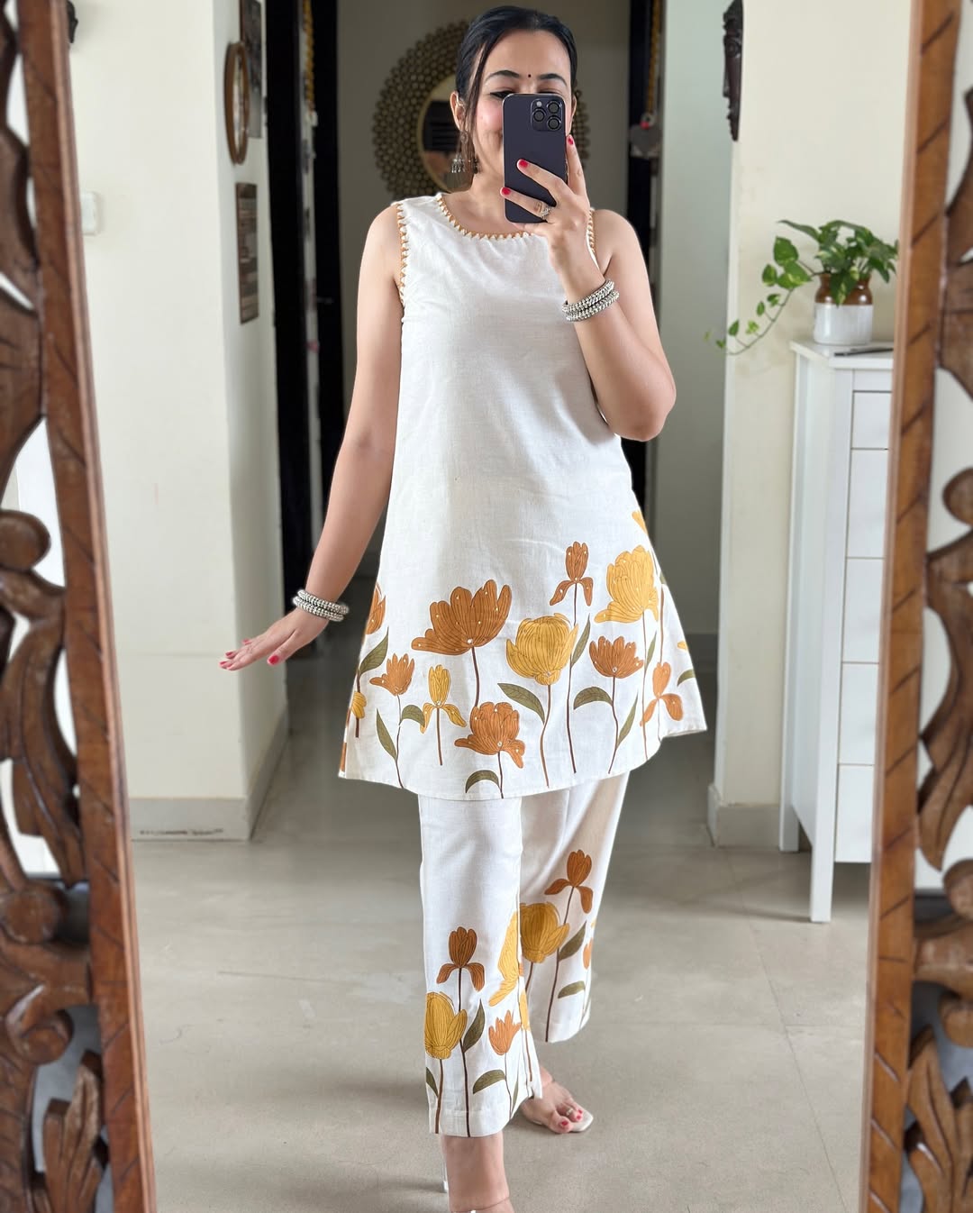 Wonderfully Cotton Flex Fabric Flower Printed sleeves less Kurta With Pant Coord Set
