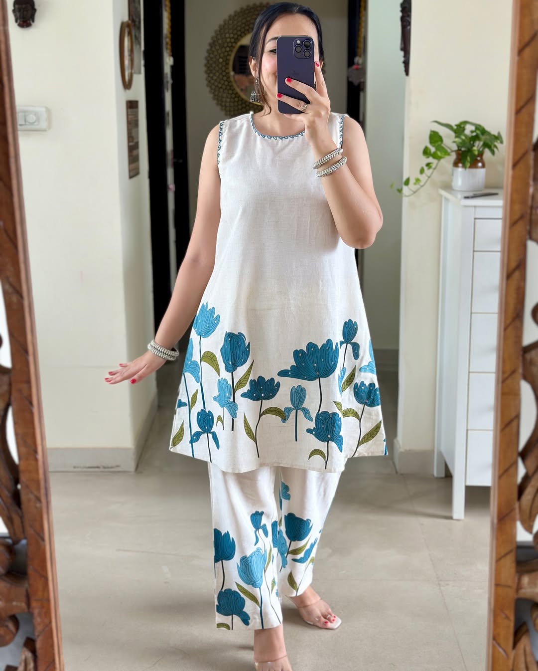 Wonderfully Cotton Flex Fabric Flower Printed sleeves less Kurta With Pant Coord Set