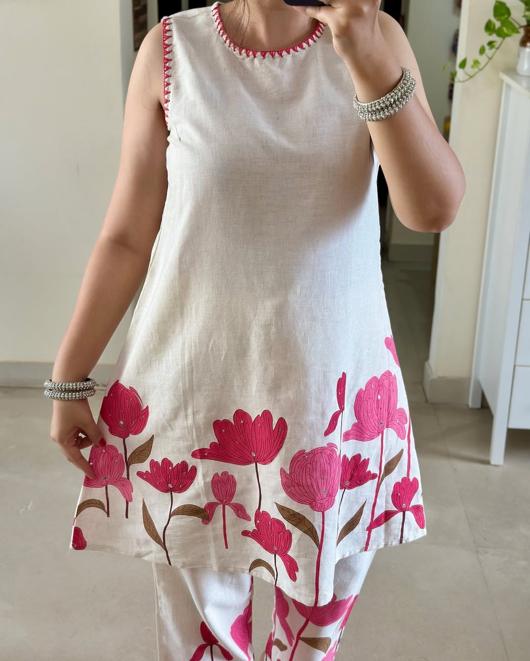 Wonderfully Cotton Flex Fabric Flower Printed sleeves less Kurta With Pant Coord Set