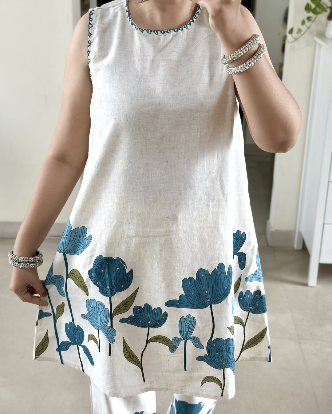 Wonderfully Cotton Flex Fabric Flower Printed sleeves less Kurta With Pant Coord Set