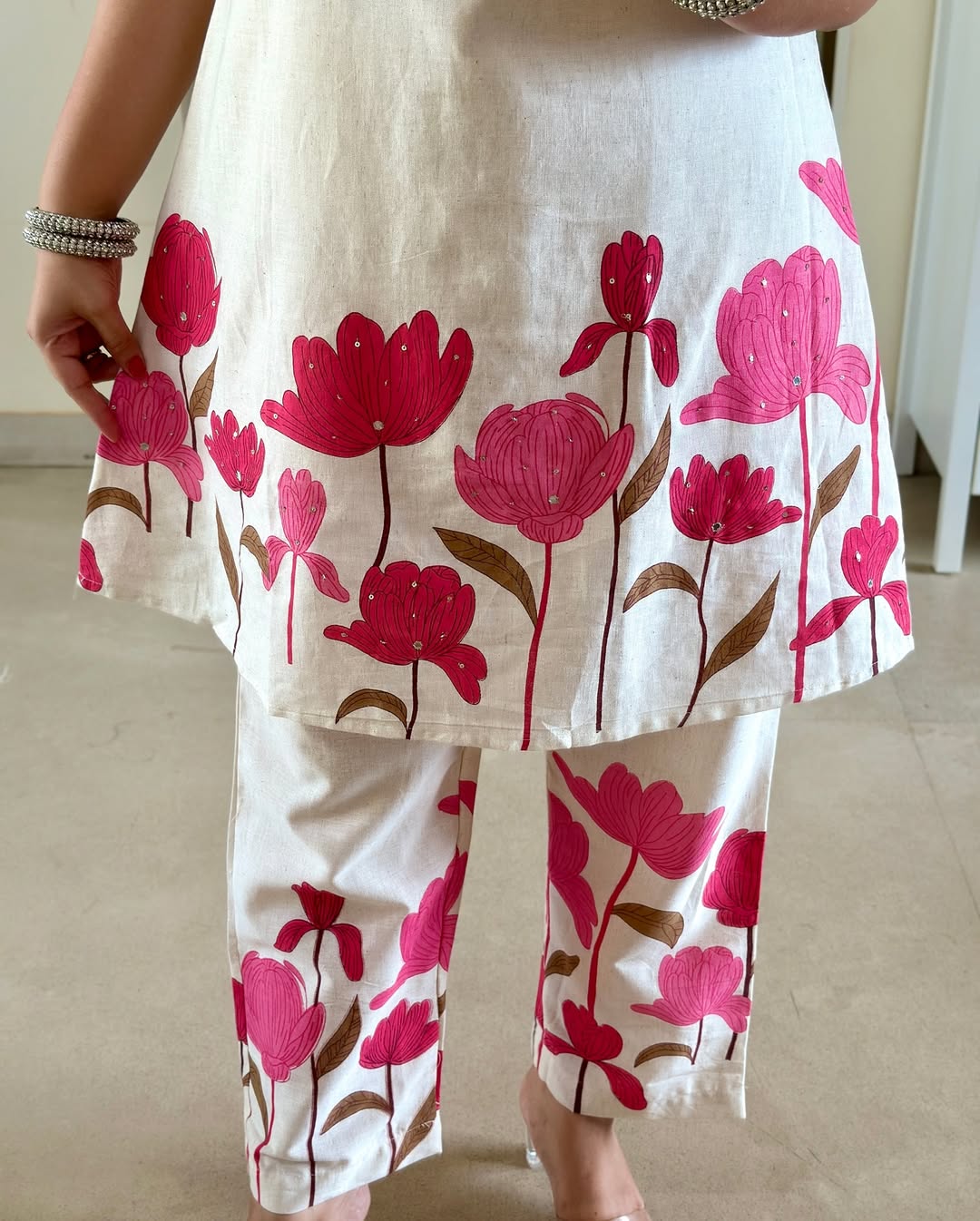 Wonderfully Cotton Flex Fabric Flower Printed sleeves less Kurta With Pant Coord Set