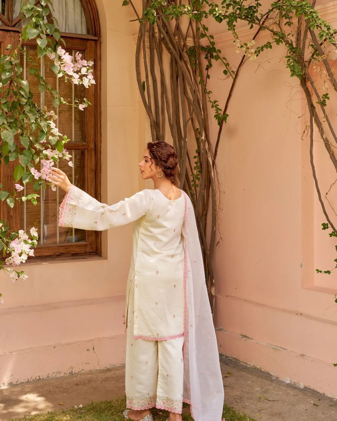 New Design for Festive Pure Chandaria Fabric Embroidery Sequence Neck Work Kurta With Pant & Dupatta Set
