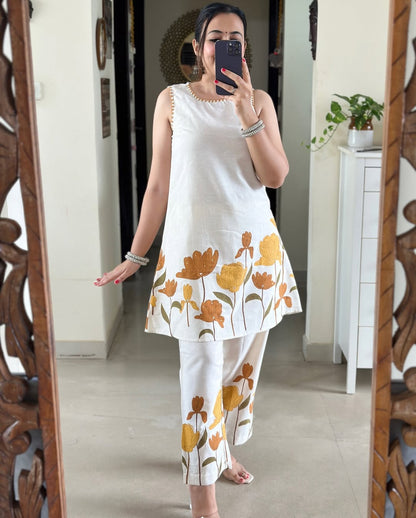 Wonderfully Cotton Flex Fabric Flower Printed sleeves less Kurta With Pant Coord Set