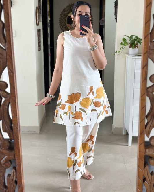 Wonderfully Cotton Flex Fabric Flower Printed sleeves less Kurta With Pant Coord Set