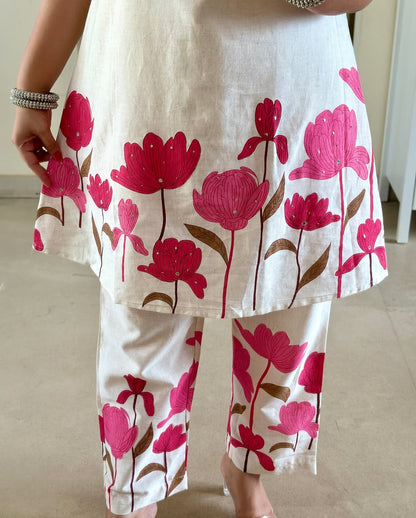 Wonderfully Cotton Flex Fabric Flower Printed sleeves less Kurta With Pant Coord Set